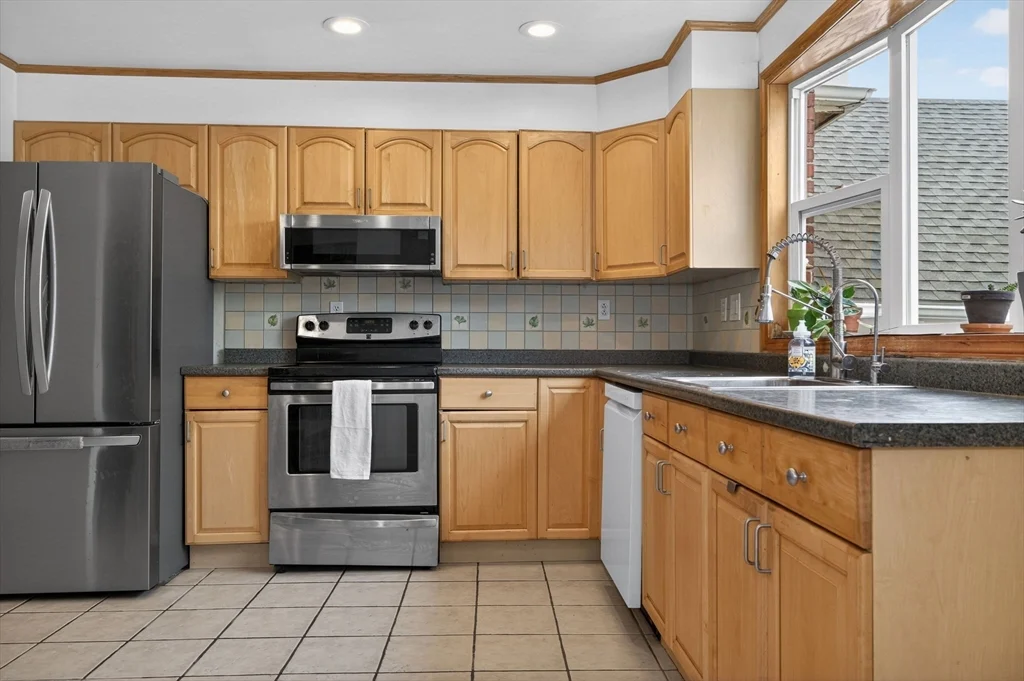 3 Hawthorne Street, Malden MA 02148 - Photo 6