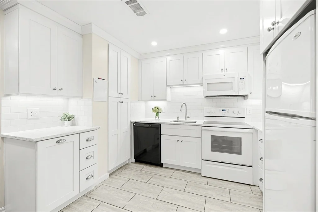 666 Main Street # 315, Winchester MA 01890 - Photo 16