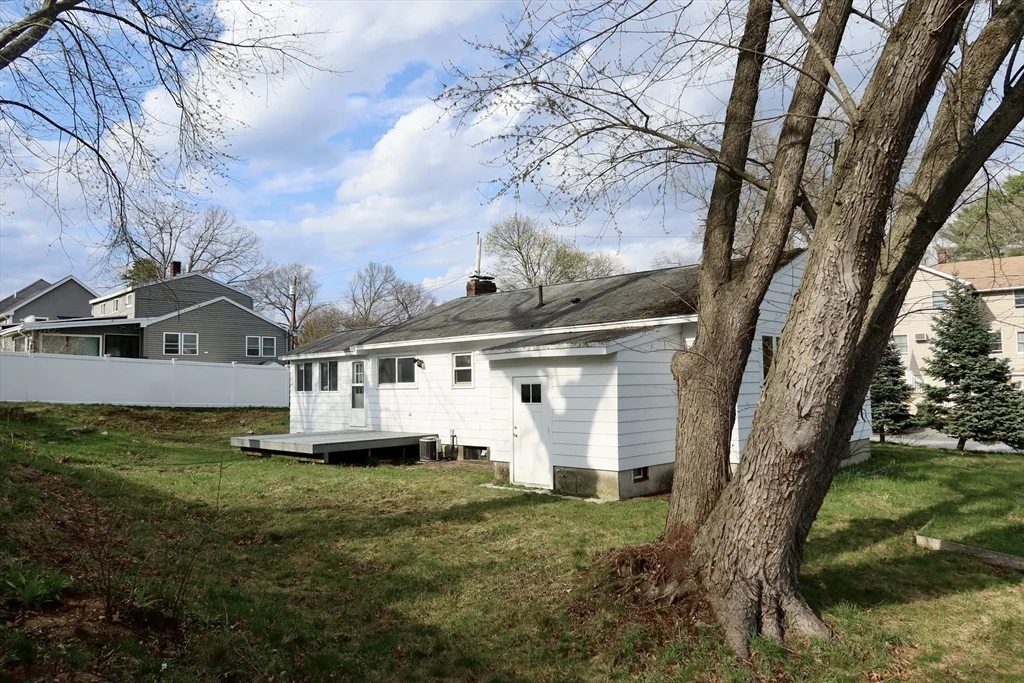 31 Mohawk, Burlington MA 01803 - Photo 5