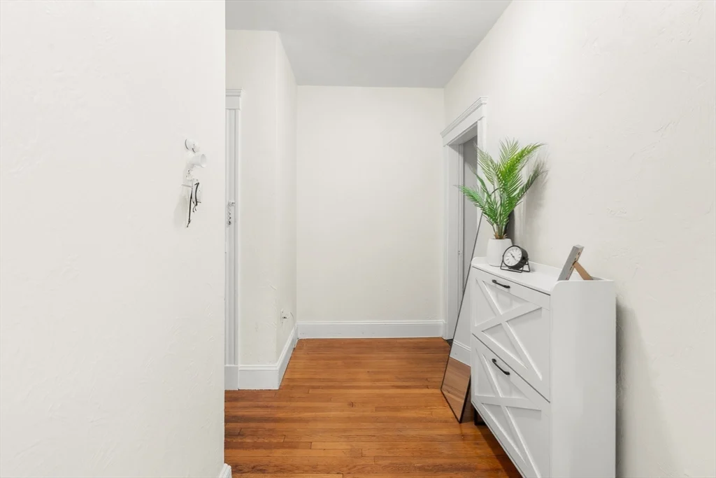 42 Linnaean Street # 2, Cambridge MA 02138 - Photo 4