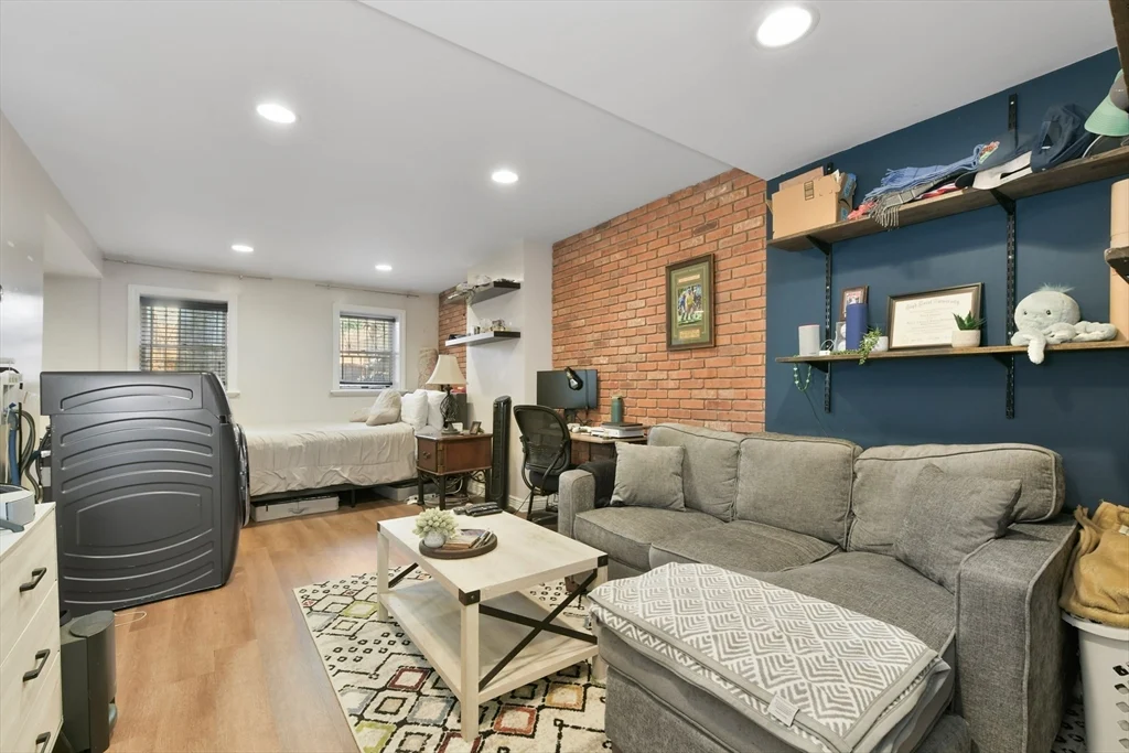 164 F St # 4, Boston MA 02127 - Photo 2