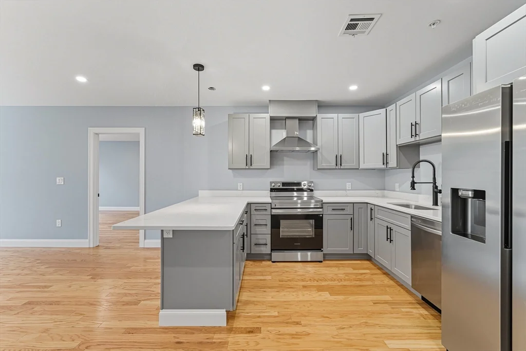 585 Washington St, Quincy MA 02169 - Photo 2