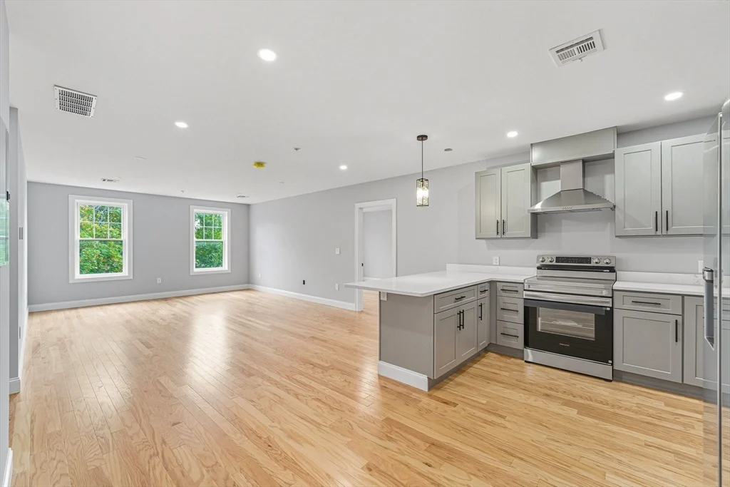 585 Washington St, Quincy MA 02169 - Photo 5