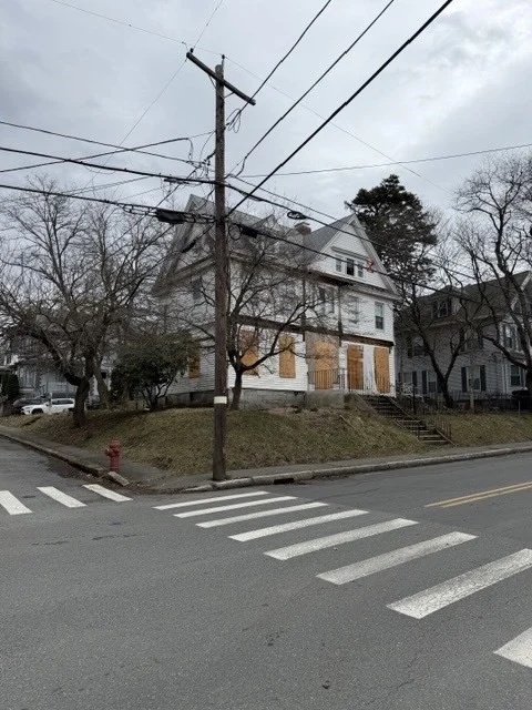 337 Beacon St, Lowell MA 01850 - Photo 2
