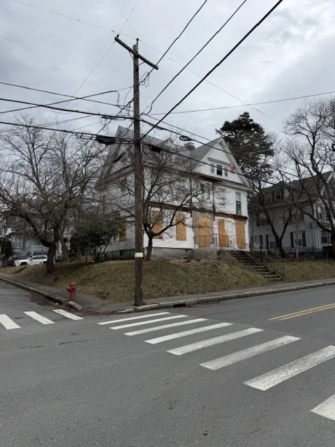 337 Beacon St, Lowell MA 01850 - Photo 3