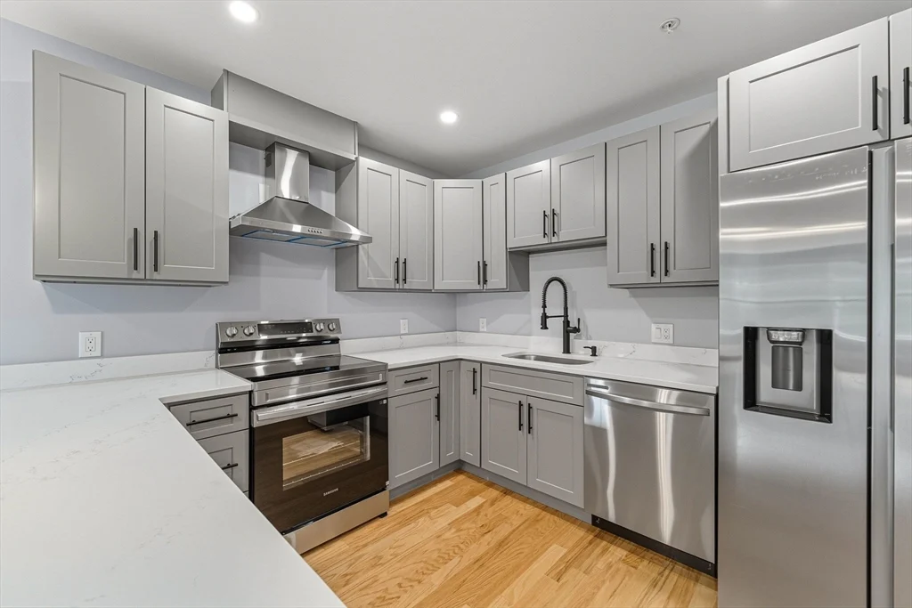 585 Washington St, Quincy MA 02169 - Photo 4