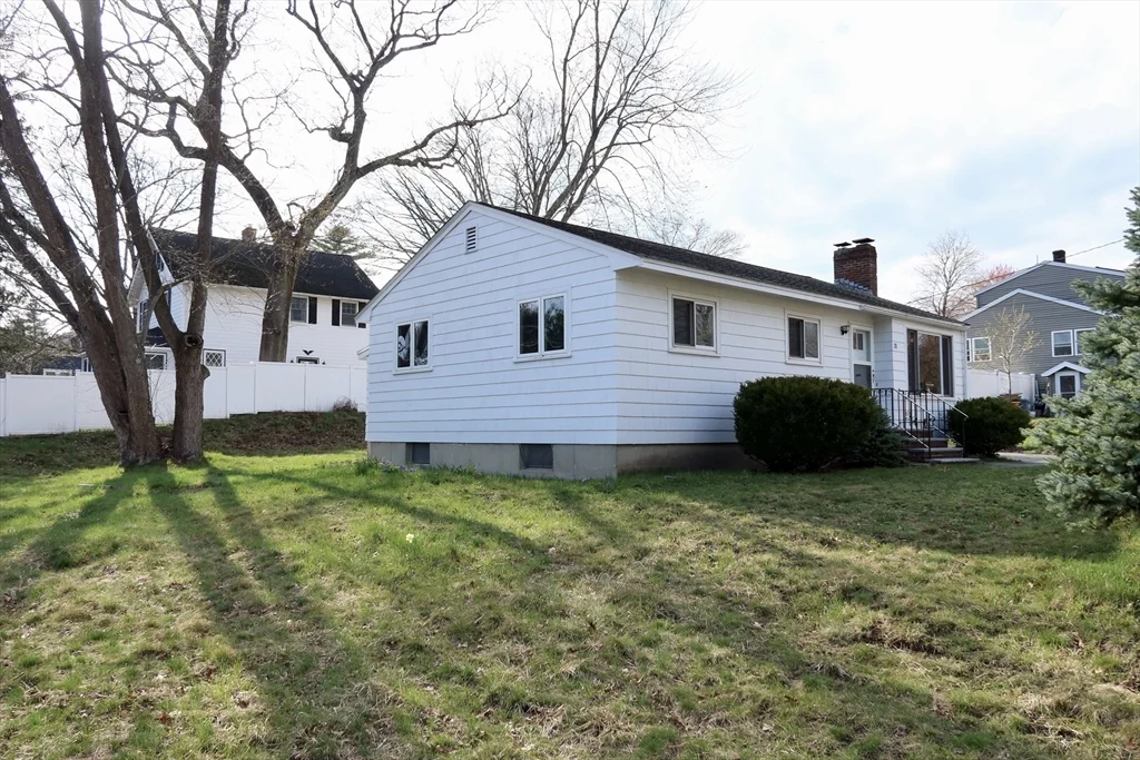 31 Mohawk, Burlington MA 01803 - Photo 3