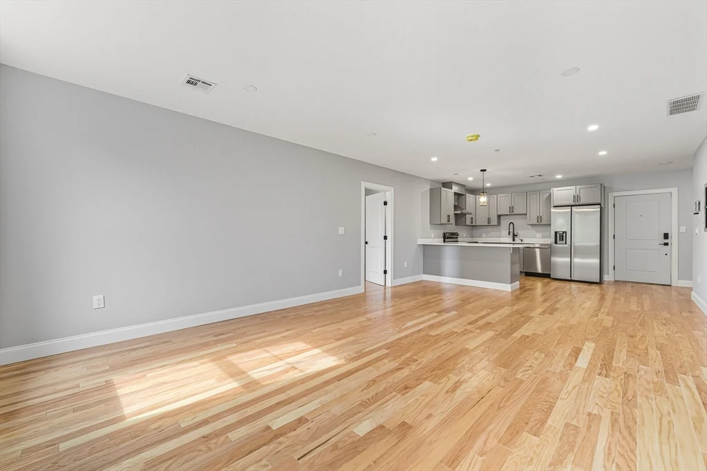 585 Washington St, Quincy MA 02169 - Photo 6