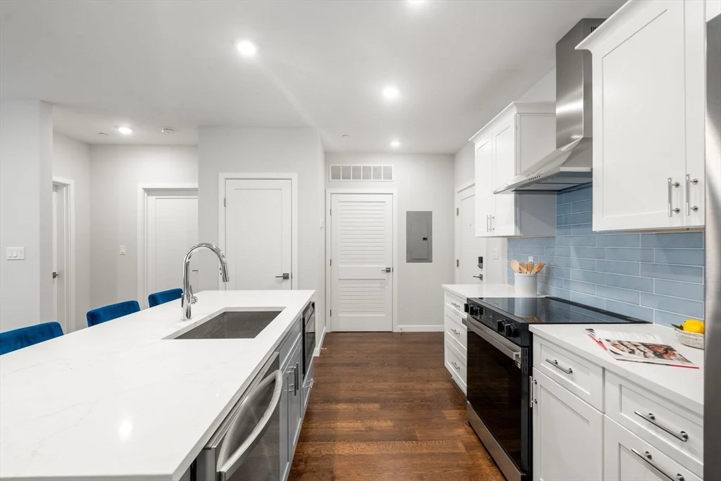 267 Old Colony # 510, Boston MA 02127 - Photo 3